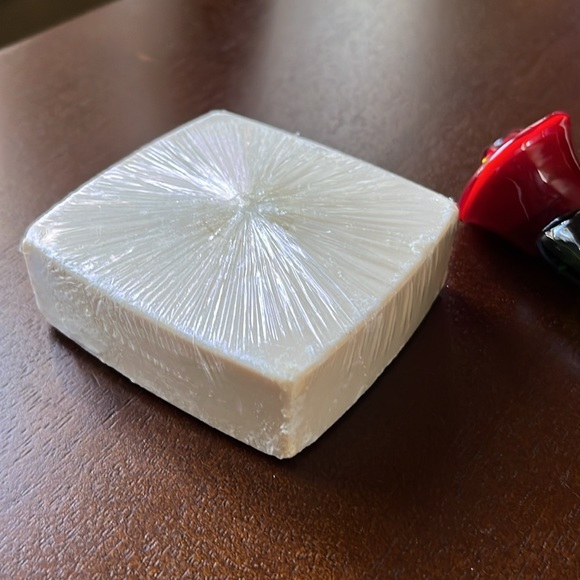 Chanel No. 5 Soap, New and Wrapped 5.21oz - Picture 4 of 4